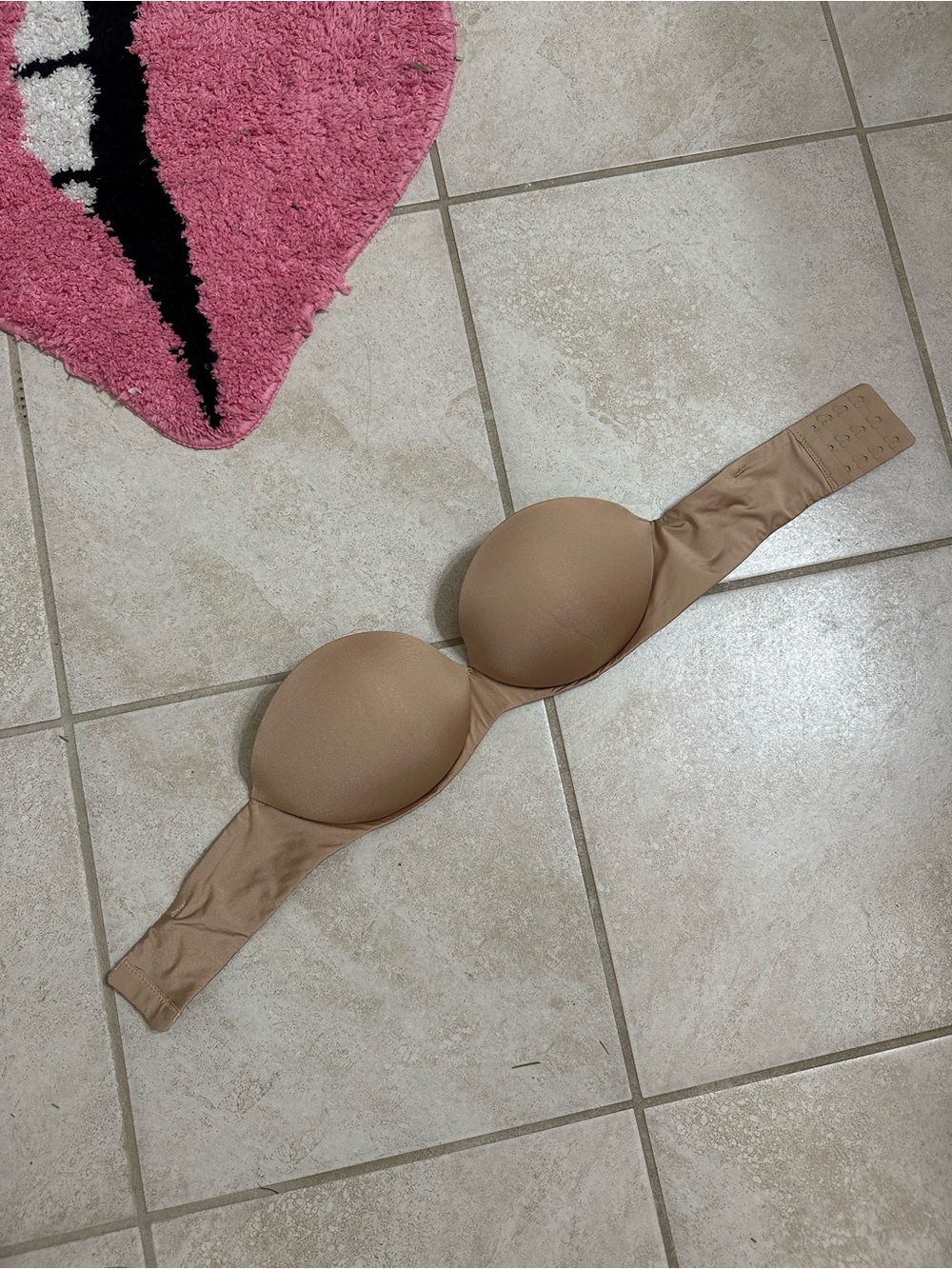 SKIMS Strapless Nude push up Bra - Picture 2 of 3